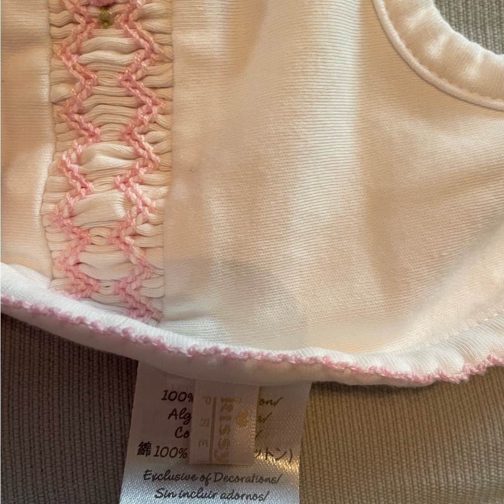 Baby gift set. Blanket, smocked rose hat & bib. Kissy Kissy brand. Baby girl - Picture 9 of 10